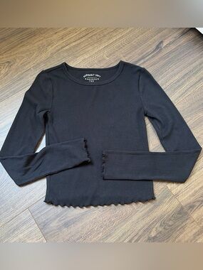 Aeropostale Black Ribbed Long-Sleeve Lettuce-Edge Tee